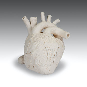 Anita Fields (Osage / Muscogee) What My Heart Knows , 2016 Porcelain clay Loan f rom the artist